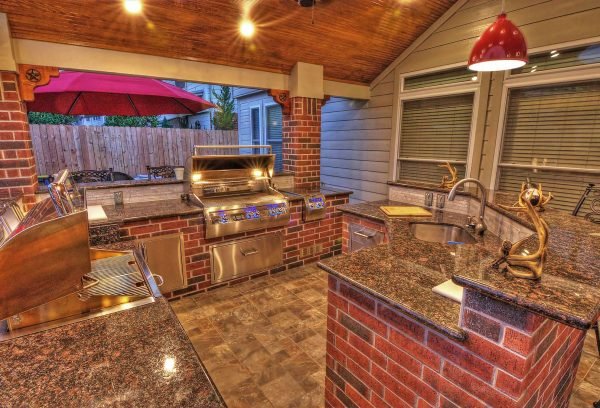 Designing an Outdoor Kitchen